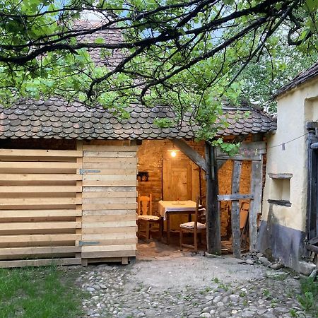 House By The Church - Entire House Crit Bagian luar foto