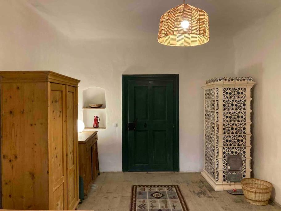 House By The Church - Entire House Crit Bagian luar foto