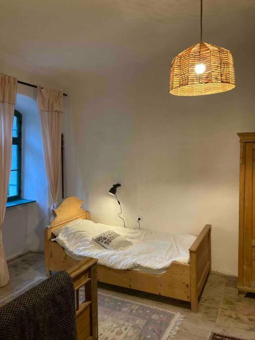 House By The Church - Entire House Crit Bagian luar foto