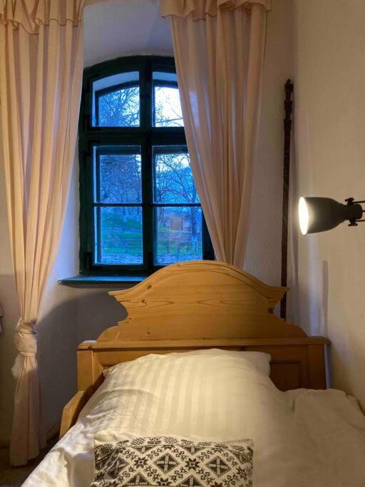 House By The Church - Entire House Crit Bagian luar foto
