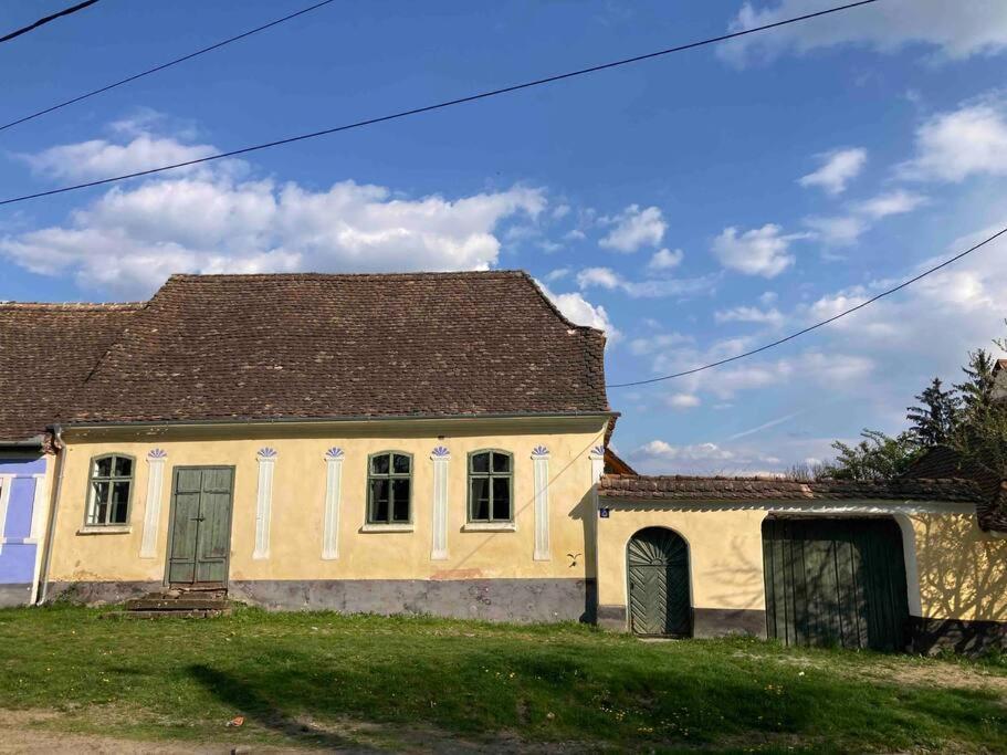 House By The Church - Entire House Crit Bagian luar foto
