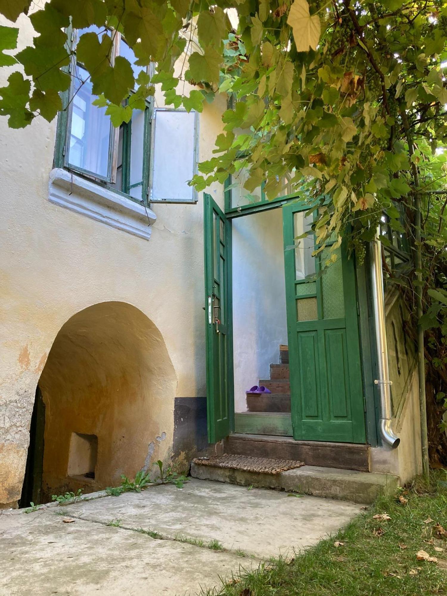 House By The Church - Entire House Crit Bagian luar foto