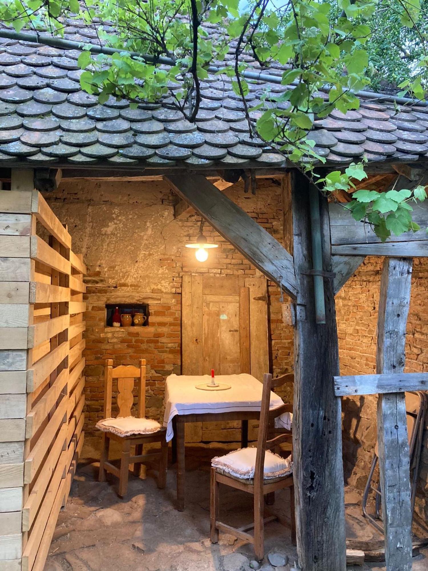 House By The Church - Entire House Crit Bagian luar foto
